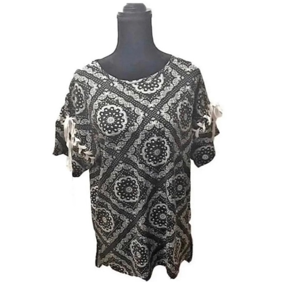 Short sleeve top with laced sleeve detail - Picture 4 of 5